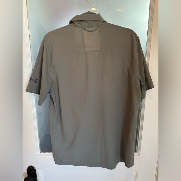 Men’s Under Armour Polo Heat Gear Button Up - Picture 3 of 3